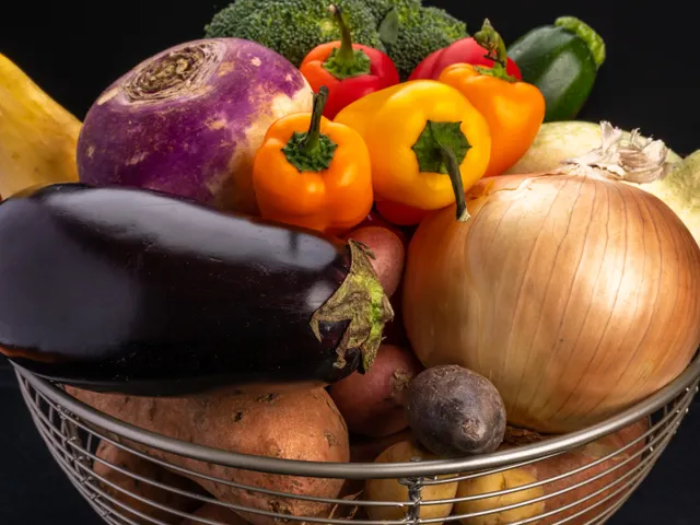 Una selección de verduras e ingredientes frescos