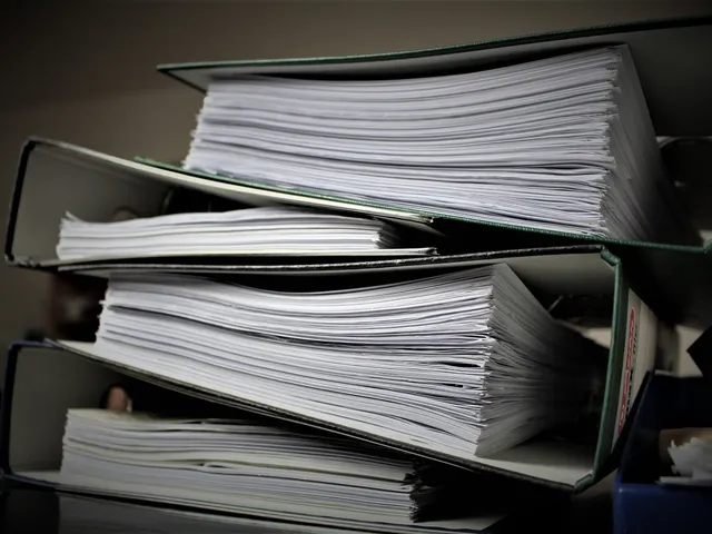 Carpetas y archivadores con documentación